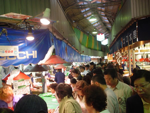 �ߍ]���s��̓��킢�B