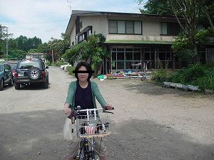 �M�^���č��h�̏�h�A�g��Ƃ�����o�b�N�Ƀ|�`�Y�BClick to Big.