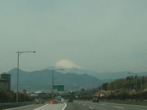 �����A���c��IC������B�x�m�R���ڰ�Ɍ������B