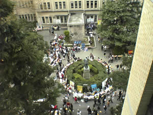 ��G�������ӂ̗l�q�B���U�����V�����ł������������Ă��܂��B