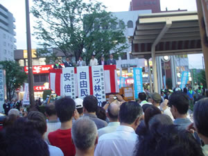 ���[�^���[�Ƀo�X�������Ă���Ȃ��قǂ̐l������