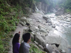 �ʐ^����킩��Â炢���A�y���~��Ń^�C�w���������̂��B�{�`�[���Ƃ���DEATH�����^�W