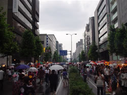 �J�Ȃ̂ɐl���炯�B