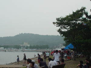 �����ς炩��M�������[�̐l������B��������͌����Ȃ����A�������݂ɂ͗��h�Ȋϗ��Ȃ�����B