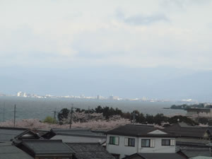 �Ίݓ��H�����̍��������B�ޕ��ɂ͒��l�̊X���݂�����������BClick to Big.