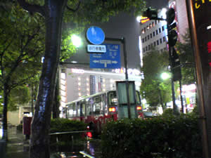 �r�܂̒������o�X��B30���̑҂����ԁA�����Ă����B