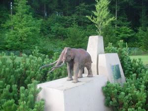 黒姫野尻湖PAのシンボル、ナウマン象がお出迎えしてくれますた。