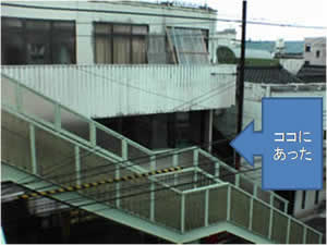 �H�����Ђł̐Ւn�B�󂫃e�i���g�̂܂܂ɂȂ��Ă���B