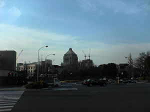 �������ɂ̃X�O���L�ɂ͍���c�������B���{�̒��S�����`